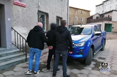 Telefon przy bramce zniknął w sekundę - 19-latek szybko trafił w ręce policji