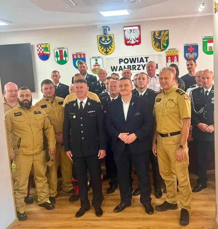 Powiat wałbrzyski przekazuje 160 tysięcy złotych ochotniczym strażakom
