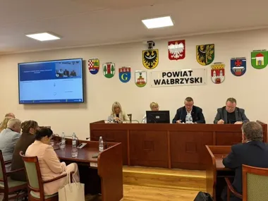 Cztery połączenia do każdej gminy. Powiat Wałbrzyski szykuje wspólne stanowisko